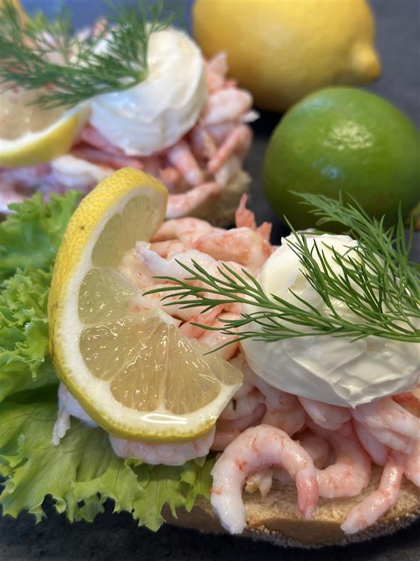 Mad med håndpillede rejer